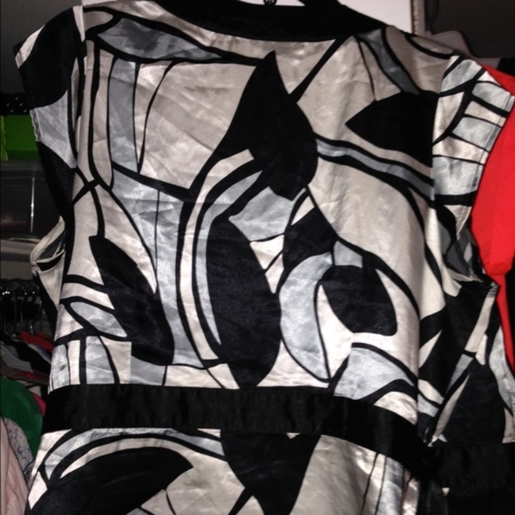BCBG wrap silk blouse L/XL - Picture 3 of 3
